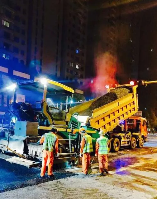 市政工程：性能稳定，机组的平均故障间隔期不低于2000小时，且具有噪声低，体积小等特点，适合野外施工使用